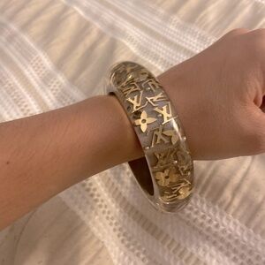 Louis Vuitton authentic bracelet with gold plated LV logo and small pearls